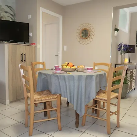 Houat - Phm107 By Interhome *